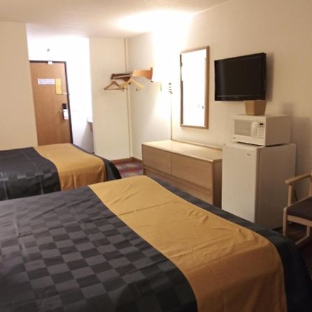 Americas Best Value Inn Champaign Exterior foto