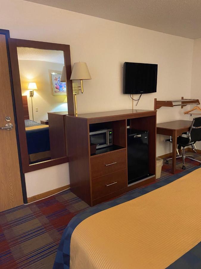 Americas Best Value Inn Champaign Exterior foto