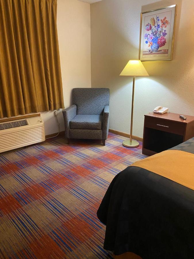 Americas Best Value Inn Champaign Exterior foto