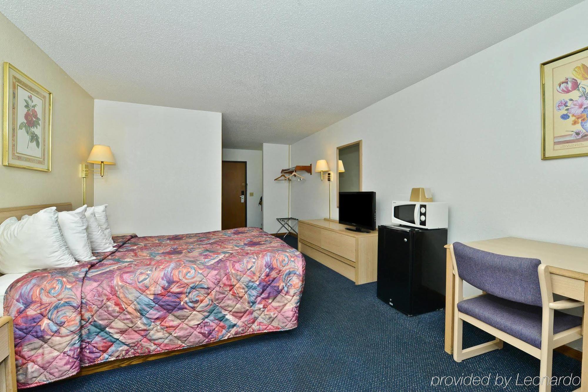 Americas Best Value Inn Champaign Exterior foto