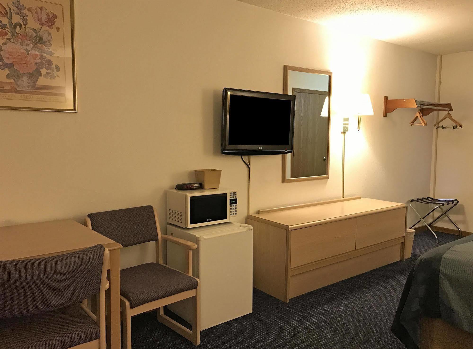 Americas Best Value Inn Champaign Exterior foto