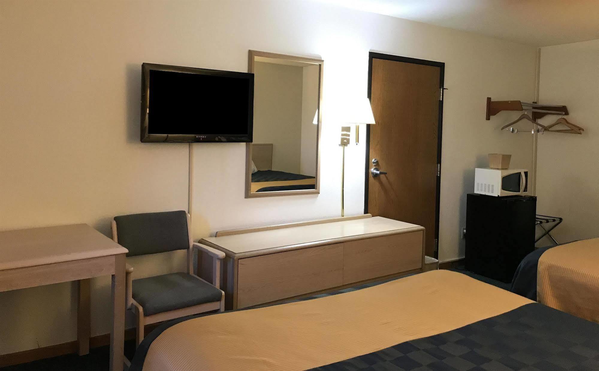 Americas Best Value Inn Champaign Exterior foto