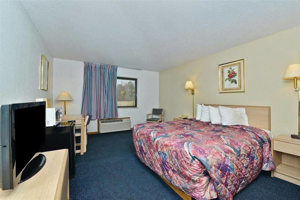 Americas Best Value Inn Champaign Exterior foto